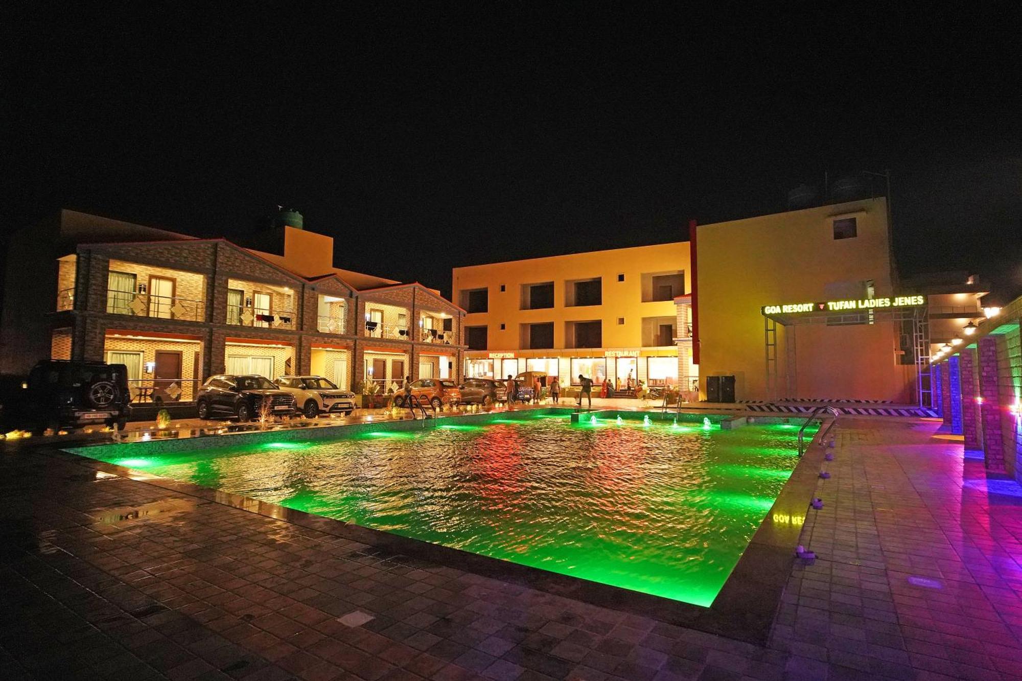 Goa Beach Resort On Beach Мандармони Екстериор снимка