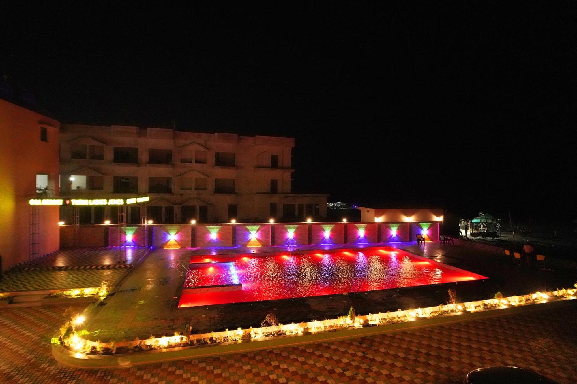 Goa Beach Resort On Beach Мандармони Екстериор снимка