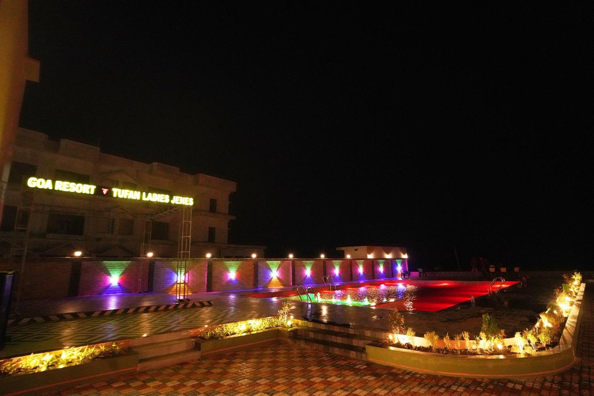 Goa Beach Resort On Beach Мандармони Екстериор снимка